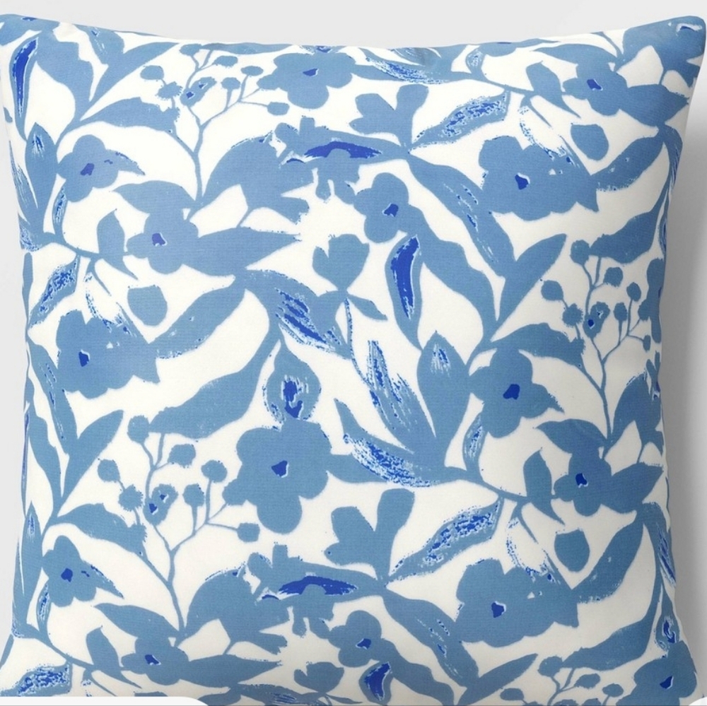 NWT! Room Essentials Reversible Floral Blue and White Outdoor Throw Pillow